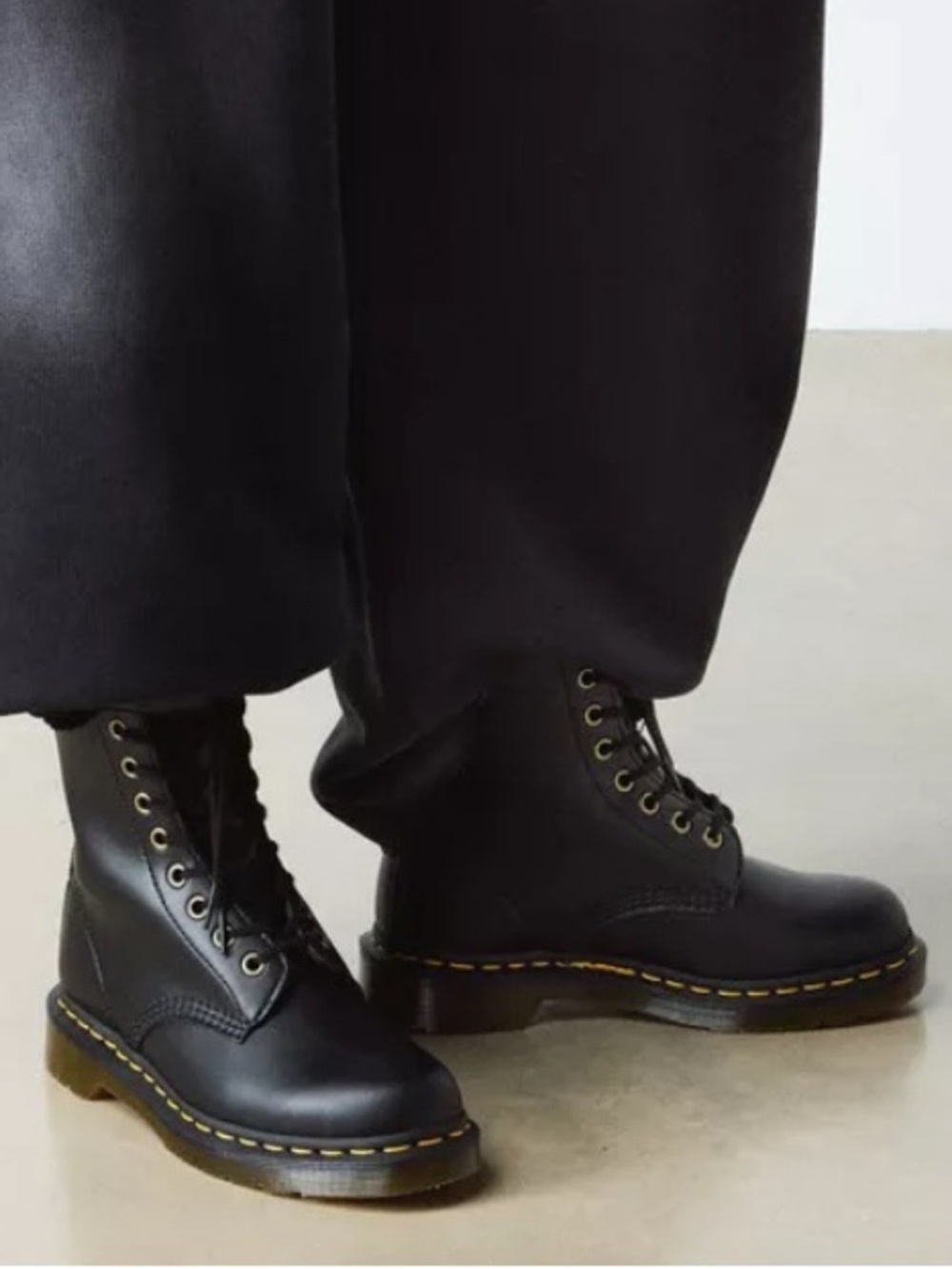 Dr. Martens Vegan 1460 Felix 8 Eye Lace Up Combat Boot Women’s Size 7 EUC - Picture 2 of 12